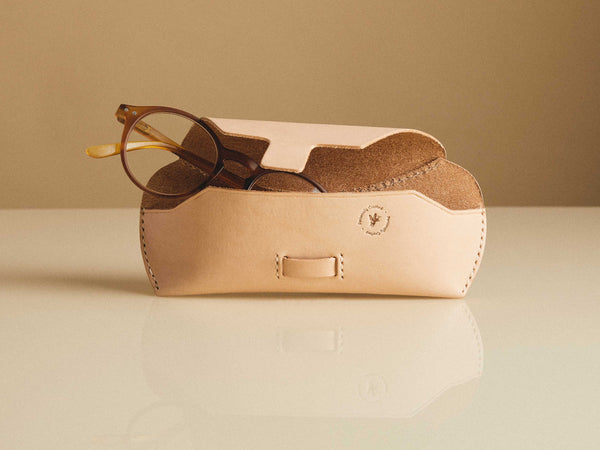  Personalized leather eyeglasses case, exquisite gift